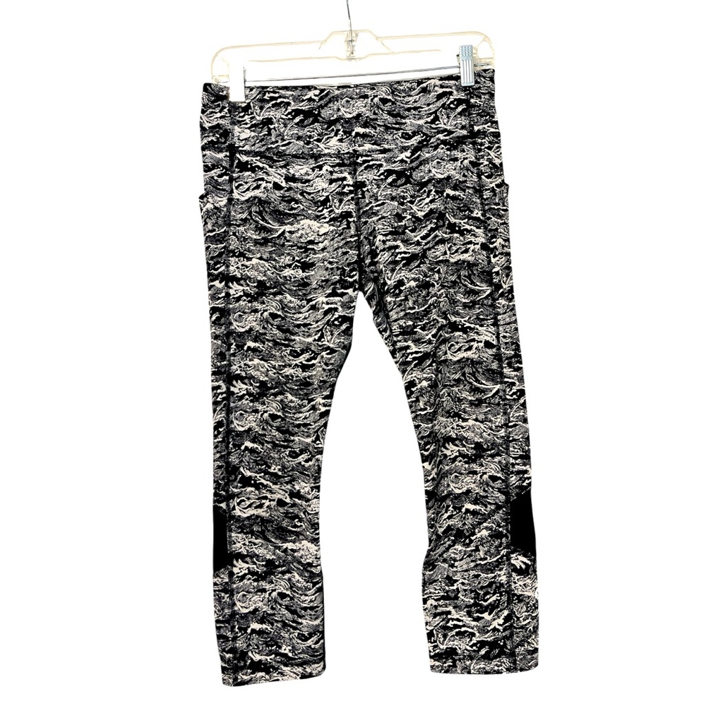 Women’s LuLuLemon Pace Rival Crops—size 8